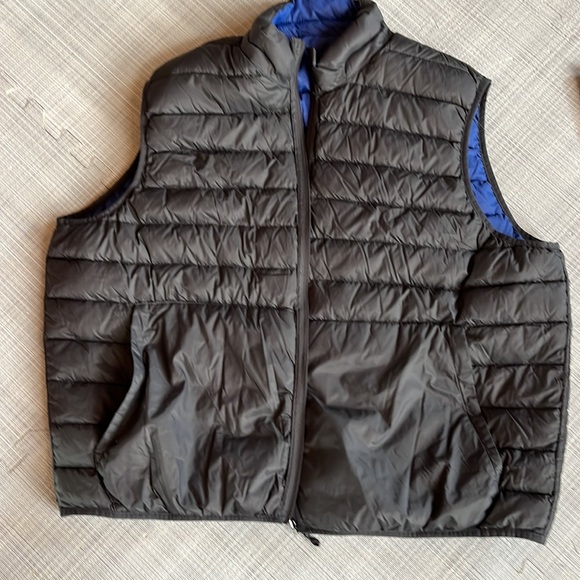 Packable Hawke & Co down filled vest reversible - Picture 4 of 7